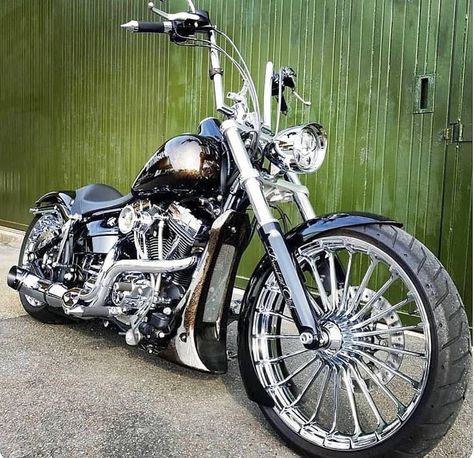 Pics from Wherever I Find Them.....Harley Davidson Motorcycles Hotrods Cars 🇨🇦 Harley Davidson Pictures, Custom Motorcycles Harley, Softail Custom, Motorcycle T Shirt, Harley Bobber, Bobber Bikes, Harley Davidson Chopper, Custom Choppers, Harley Davidson Street Glide