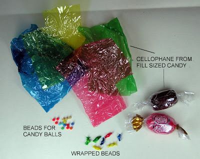 Miniature Candy, Dollhouse Living Room, Candy Balls, Candy Wreath, Dollhouse Miniature Tutorials, Dollhouse Miniatures Diy, Miniature Projects, Doll Beds, Tiny Beads