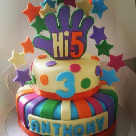 1..2..3..4...HIGH 5! High Five Birthday Cake, Hi Five Birthday Cake, Five Birthday Cake, Fifth Birthday Cake, Birthday Things, Hi Five, 5th Birthday Party Ideas, Twins Birthday, Twin Birthday