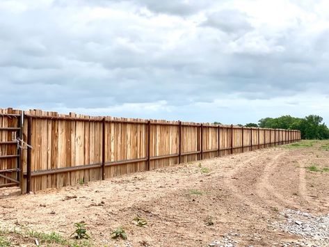 Ranch Fencing Half Rounds on a Oklahoma riding arena. EFD had the pleasure of taking part in the installation of this fencing. The end product look fantastic and will last for years. Reclaimed Wood Fence, Roping Arena Ideas, Horse Arena Fencing, Arena Fencing, Roping Arena, Classic Fence, Arena Design, Horse Riding Arena, Ranch Plans