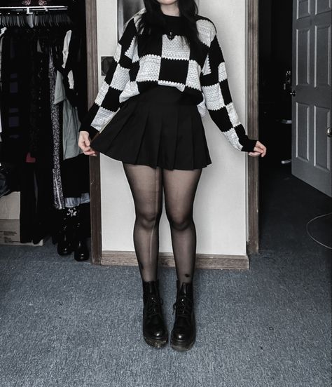 Ootd oversized sweater outfits alternative dark outfit ideas alt inspo mini skirt midisize outfits Thanksgiving Alt Outfits, Corset Witch Outfit, Cute Goth Fall Outfits, Belt Over Sweater Outfit, Comfortable Skirt Outfits, Gothic Thanksgiving Outfit, Grunge All Black Outfit, Watching A Game Outfit, Darker Aesthetic Outfits