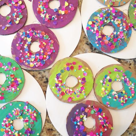 Donut Craft Preschool, Crafting With Friends, Donut Craft, Dozen Donuts, Making Donuts, Donut Day, Kids Painting Crafts, National Best Friend Day, Cinnamon Donuts