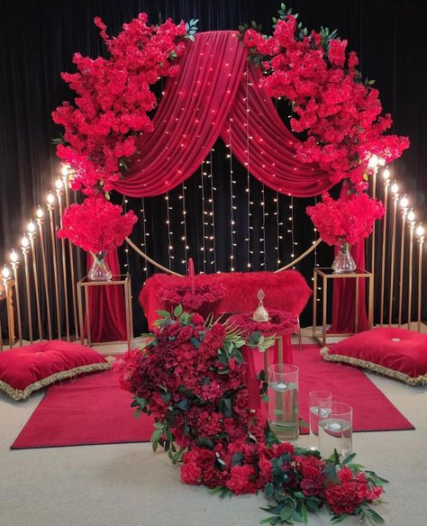 Valentines Stage Decoration, Red Decorations Party, Bedroom Decor Ideas Simple, 50th Birthday Party For Women, Bridal Room Decor, Christmas Background Photography, Red Wedding Decorations, Flower Garland Wedding, Wedding Wine Glasses