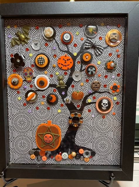 Button Art Projects, Button Pictures, Buttons Crafts Diy, Button Projects, Buttons Crafts, Halloween Sewing, Vintage Jewelry Repurposed, Button Ideas, Halloween Arts And Crafts