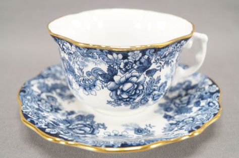 Hammersley-Victorian-Pattern-Blue-Tea-Cup-amp-Saucer-Circa Blue Tea Cups Vintage Teacups, Blue Tableware, Victorian Teacups, Victorian Tea Sets, Sip Tea, Cottage Food, Aynsley Tea Cup, Blue Tea Cup, Tea Cup Collection