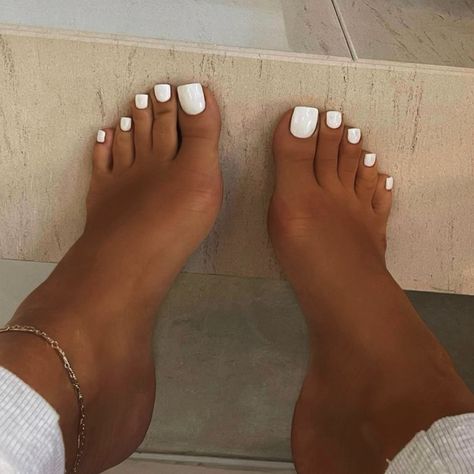 204Fashion on Twitter: "White | 204Fashion… " White Pedicure, Feet Nail Design, Gel Toe Nails, Toe Nail Color, Acrylic Toes, Acrylic Toe Nails, Pretty Toe Nails, Pedicure Ideas, Gel Toes