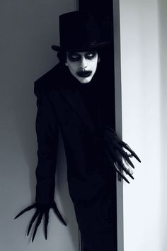 Babadook Fanart, Classic Monster Costumes, Monster Costume Ideas, Babadook Costume, Pale Face Makeup, Halloween Makeup Horror, Crazy Halloween Costumes, Horror Movie Costumes, Creepy Halloween Party