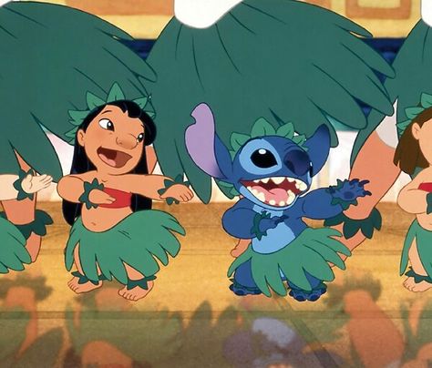 Stitch Images, Lilo And Stitch 3, Lilo And Stitch 2002, Lilo Und Stitch, Hula Skirt, Birthday Party Photography, Disney Treasures, Hula Dance, Lilo Y Stitch