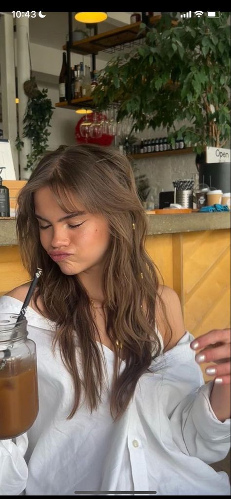 Brown Hair And Tan Skin, Light Brown Hair Hazel Eyes, Light Brunette Hair Aesthetic, Haircut Summer, Brunette Hair Brown Eyes, Aesthetic Brown Hair, Summer Hair Inspo Color Brunette, Light Hair Color Ideas For Brunettes, Light Brown Hair Summer