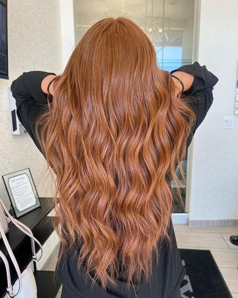 20+ Fall Hair Colors That Will Leave You Autumn-atically Gorgeous Neutral Copper Hair Color, Honey Copper Hair Color, Honey Ginger Hair, Warm Ginger Hair, Golden Ginger Hair, Copper Long Hair, Muted Copper Hair, Honey Copper Hair, Honey Red Hair