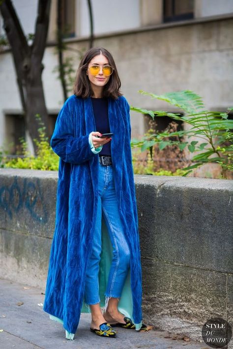 royal blue fur coat for winter (preferably faux fur for me). Diletta Bonaiuti, Sandakan, Street Style 2017, Mode Boho, Looks Street Style, Mode Inspo, 가을 패션, Street Chic, Elie Saab