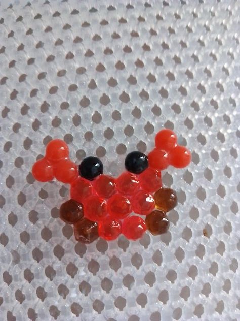 Aqua Beads Patterns Easy, Aquabeads Templates, Melty Bead Designs, Aqua Bedding, Pearl Beads Pattern, Easy Perler Beads Ideas, Aqua Beads, Beaded Jewlery, Bead Charms Diy