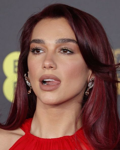 Cherry Cola Hair, Red Hair Makeup, Cherry Red Hair, Beautiful Dua, Wine Red Hair, Wine Hair, Cherry Hair, Celebrity Makeup Looks, Long Red Hair