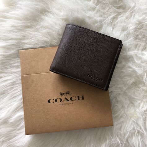 Coach Men’s Compact Id Sport Wallet F74991 In Mahogany. Brand New With Tags And Gift Box. Coach Mens Wallet, Wallet Leather Men, Boyfriend Basket Ideas For Him, Men’s Wallet, Wallet Aesthetic Men, Wallet For Boyfriend, Coach Wallet Men, Bf Gift, Graduation Gifts For Guys