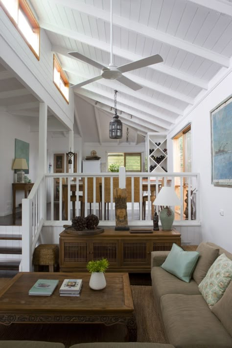 beautiful south: Beach house decor Small Beach Houses, Sunken Living Room, Latest House Designs, Coastal Living Rooms, Beach Cottage Decor, Beach House Interior, Living Room Ceiling, Nautical Home, Ideas Living Room