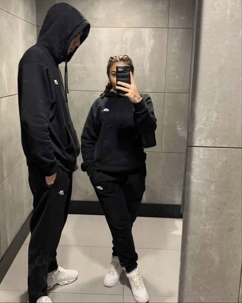 Nike Couple Goals, Matching Nike Outfits Couples, Nike Couple Outfits, Nike Tech Couple Goals, Cute Black Couples Matching Outfits, Black Couples Matching Outfits, Nike Fits, Couple Streetwear, Couple Outfits Matching