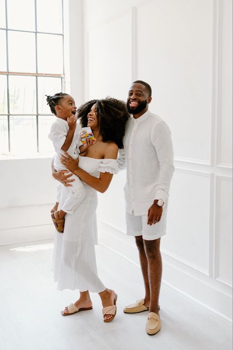 Black family smiling in all white Photoshoot Black Family Photoshoot Outfits, All White Family Photoshoot, White Family Photo Outfits, All White Photoshoot, Easter Family Outfits, Photoshoot Outfits Spring, Family Easter Outfits, Winter Photoshoots, White Photoshoot