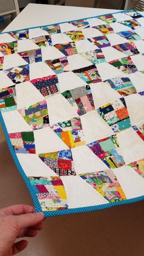 Tumbler Block Quilt using Crumbs Crazy Quilt Patterns, Crazy Quilt Embroidery, Christmas Applique Patterns, Tumbler Quilt, Quilt Embroidery, Crumb Quilt, Patchwork Inspiration, Crazy Quilt Blocks, Block Quilt