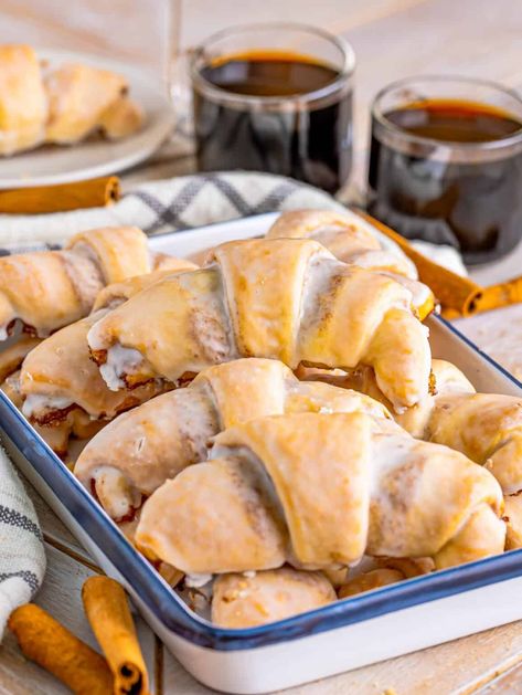 These Cinnamon Crescent Rolls are a super easy breakfast or dessert recipe you don't want to pass up. With easy and flavorful ingredients, they will have you coming back for more! Crescent Roll Recipes Dessert, Super Easy Breakfast, Cinnamon Crescent Rolls, Crescent Recipes, Breakfast Rolls, Dessert Simple, Breakfast Sweets, Crescent Roll Recipes, Breakfast Pastries