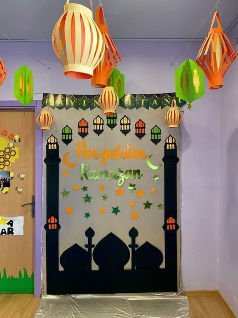 Ramazan Decor Ideas, Mawlid Nabawi Decoration, Diy Eid Decorations, Eid Mubarak Decoration, Craft Work For Kids, Eid Mubarak Card, Ramadan Kids, Ramadan Decor, Ramadan Kareem Decoration