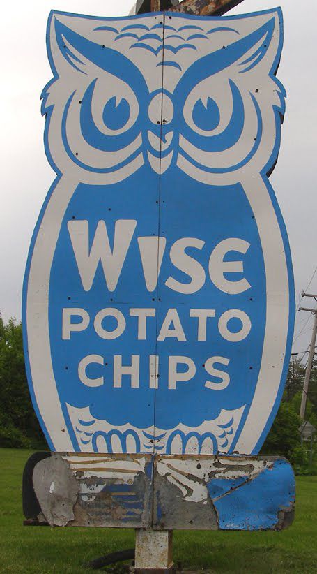 Wise Potato Chips Motel Signs, Vintage Signage, Potato Chip, Family Roots, Vintage Products, Retro Recipes, Wise Owl, Vintage Owl, Vintage Tins