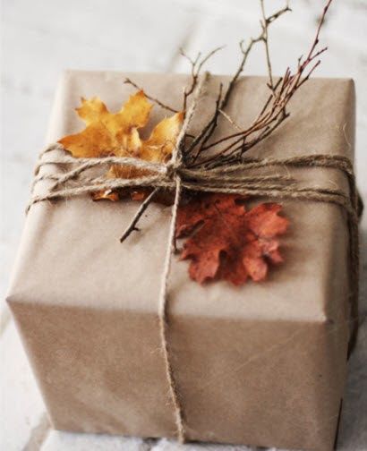 Diy Holiday Gift Wrapping, Autumn Tea Party, Fall Gift Baskets, Short Pixie Cuts, Christmas Gift Packaging, Gift Wrapping Inspiration, Diy Holiday Gifts, Fall Gifts, Decor Guide