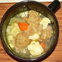 You can skip the meatballs, substitute them with tempeh or packaged meatballs. - Turkey Meatball & Cauliflower Soup Meatballs Turkey, Cauliflower Soup Recipe, Albondigas Soup, Turkey Meatball, Quinoa Soup, Cauliflower Soup Recipes, Soup Maker, Chili Soup, Meatball Soup