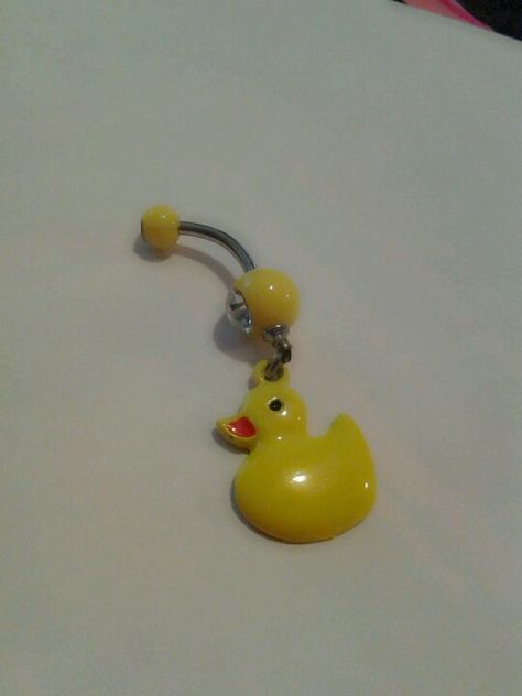 ducky belly button ring!! Funny Belly Button Rings, Dinosaur Belly Button Ring, Disney Belly Button Rings, Belly Button Piercing Hippy, Lizard Belly Button Ring, Bellybutton Piercings, Belly Button Piercing Jewelry, Belly Piercing Jewelry, Belly Button Jewelry