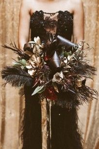 Winter Wonderland Wedding Inspiration Wedding Bouquets Black, Feather Bouquet, Gold Wedding Colors, New Years Wedding, Black Gold Wedding, Rustic Winter Wedding, Nye Wedding, New Years Eve Weddings, Gold Color Scheme