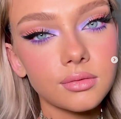 Colorful Eyeshadow For Blue Eyes, Lavender Eyeliner Looks, Vibrant Eye Makeup, Purple Eye Makeup Prom, Vibrant Makeup Looks, Pastel Makeup Looks, Maquillage On Fleek, Vibrant Makeup, Makeup Colorful