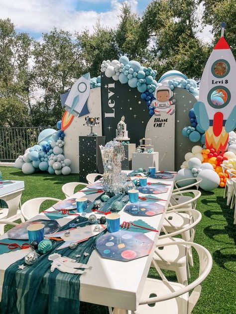 Reach Four The Stars Birthday Ideas, Out Of Space Birthday Party, Space Theme 1st Birthday Party, Space Themed Birthday Party, Theme Bapteme, Space Themed Birthday, Space Party Decorations, 2nd Birthday Party For Boys, Instagram Decor