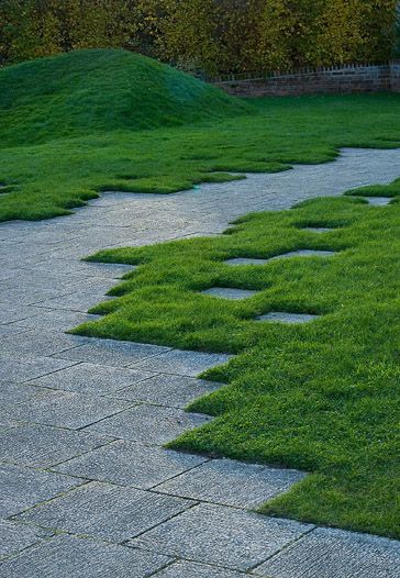 Jardín Japonés adaptado al transito cotidiano. Grass Pavers, Paving Pattern, Garden Paving, Garden Pathway, The Grass, Outdoor Design, Urban Landscape, Garden Paths, Modern Garden