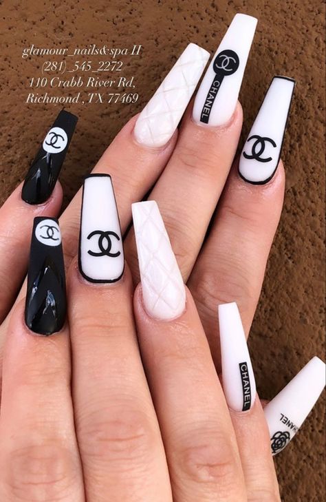 Coach Nails Designs, Channel Nails Designs, Chanel Nail Designs, Brand Nails, Dior Nails Acrylic, Prada Nails, Chanel Nails Pink, Birthday Nails Chanel, Chanel Nails Design Classy