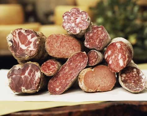 Cured Meat Recipes, Salami Recipes, Italian Salami, Prosciutto Recipes, Charcuterie Plate, Cold Meat, Cold Cuts, Cured Meats, Sausage Recipes