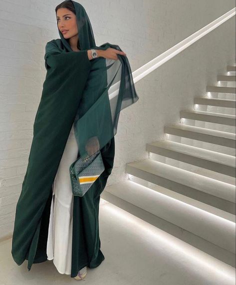 Green Is My Favorite Color, Khaleeji Abaya, Abaya Designs Latest, Abaya Outfit, Twin Outfits, Muslim Women Fashion, Mode Abaya, Muslim Fashion Hijab, Modesty Fashion