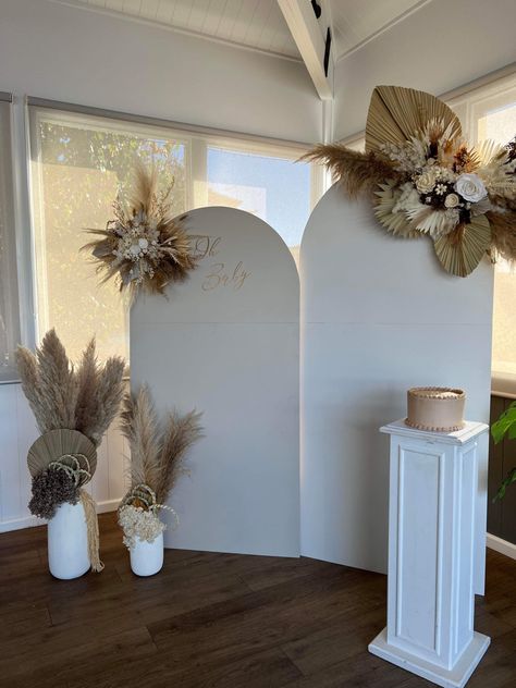 Arch backdrops with dried flower details Arch Backdrops, Flower Arch, Shower Backdrop, Baby Shower Flowers, Baby Shower Backdrop, Flower Backdrop, Dried Flower, Ladies Day, Dried Flowers