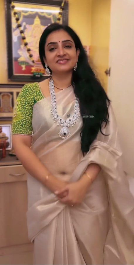 Sujitha Navel, Sujitha Dhanush, Hot Topics Outfit, Serial Actress, Saree Navel, Beautiful Dresses Short, Indian Actress Hot Pics, Beautiful Smile Women, Indian Beauty Saree