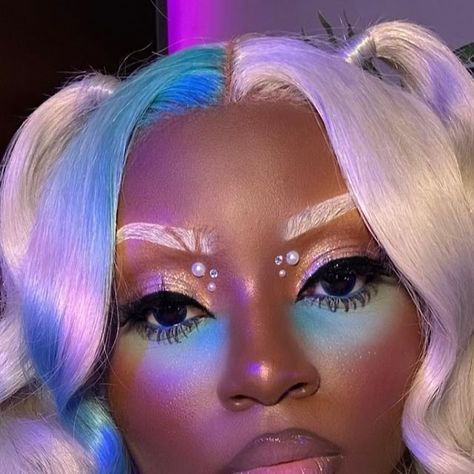 The Darkskin Muva Of Color 🇬🇭🌈✨ on Instagram: "Introducing BUBBLES 🫧🩵. Day 2 of the PowerPuff Girls Series. Full Tutorial On This Look Is Up On My YouTube Channel, Tune In‼️Keep Post Notifications To See What Im Cooking Up For Day 3 😉. Hair: @newstarnyc" Powerpuff Girls Makeup Bubbles, Edm Hair, Bubbles Costume, Bubble Makeup, Powerpuff Girls Makeup, Day 3 Hair, Bubble Costume, Eyeshadow Inspiration, The Powerpuff Girls