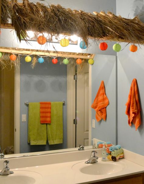 Hawaii Theme Bathroom, Tiki Bathroom, Surf Bathroom, Lanai Ideas, Fun Kids Bathroom, Fun Lights, Fun Towels, Tropical Bathroom