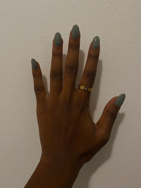 Green Nails On Brown Skin, Green Nails Black Women, Green Oval Nails, Deep Green Nails, Nail Options, Olive Nails, Pretty Fingers, Classic Nail, Dark Green Nails