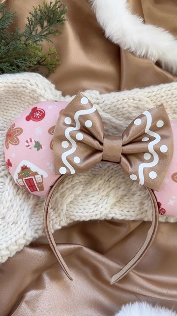 Disney Trip Ideas, Diy Disney Ears Headband, Diy Minnie Mouse Ears, Christmas Mickey Ears Diy, Disney Ears Christmas, Christmas Disney Ears, Christmas Ears Disney, Christmas Mickey Ears, Christmas Minnie Ears