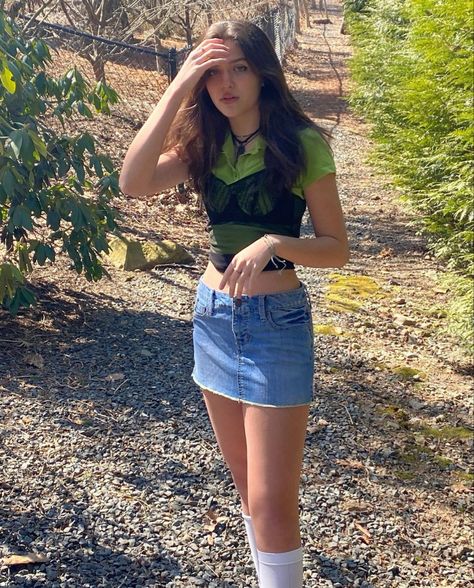 Long Nike Socks Outfit, Long Nike Socks, Y2k Mini Skirt Outfit, Nike Socks Outfit, Denim Skirt Outfit Summer, Demin Skirt Outfit, Green Skirt Outfits, Green Top Outfit, Denim Mini Skirt Outfit