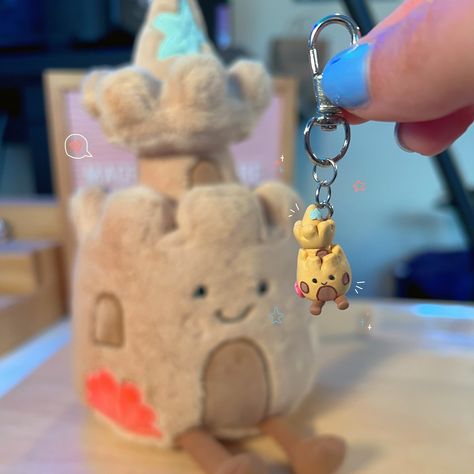 Mini Jellycat Sandcastle to match my real one! This Jellycat is one of my favorites just look how cute it is! - - - #jellycat #sandcastle #polymerclay #magpiejay #miniature #girlartist #girlgamer #gaming #plushie #fnaf #clayfigures #clay #clayart #tutorial Polymer Clay Jellycat, Jellycat Sandcastle, Jelly Cat Keychain, Mini Jellycat, Clay Jellycat, Matching Jellycats, Cozy Hobbies, Clay Chibi, Clay Jewellery Holder