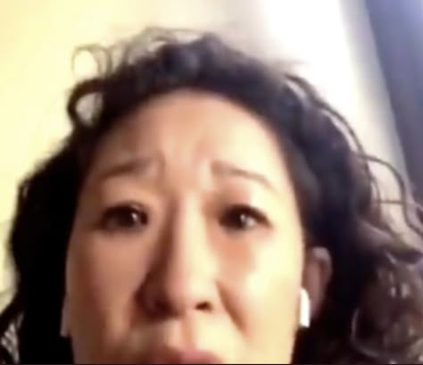 Greys Cast Funny, Christina Yang Hair, Christina Greys Anatomy, Greys Anatomy Matching Pfp, Meredith Grey Funny, Greys Anatomy Pfp Funny, Greys Anatomy Pfp, Greys Anatomy Funny Pics, Greys Anatomy Funny Pictures