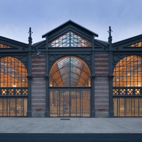 Cast Iron Architecture, Loft Designs, Mont Tremblant, Paris Architecture, Watercolor Architecture, Industrial Architecture, Brick Architecture, Urban Loft, Classic Architecture