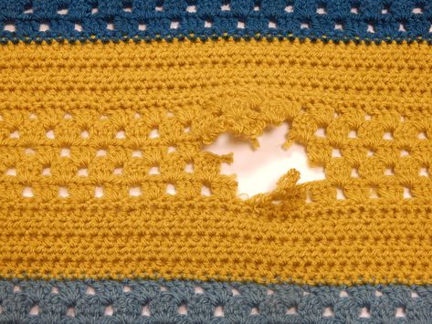 Repairing Crochet Blanket, How To Fix Crochet Holes, How To Repair Crochet Blanket, Repair Crochet Blanket, Patch Crochet Blanket, Crochet Repair, Crochet Blanket Borders, Crochet Blanket Vintage, Crochet Blanket Border