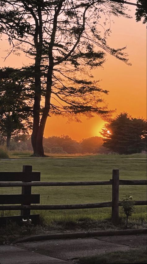 Orange Summer Sunset over field Aesthetic Places Wallpaper, August Vibes Wallpaper, Late Summer Aesthetic Wallpaper, August Summer Aesthetic, August Core Aesthetic, Country Side Life Aesthetic, Leocore Aesthetic, Elizabethcore Aesthetic, Countryside Aesthetic Wallpaper