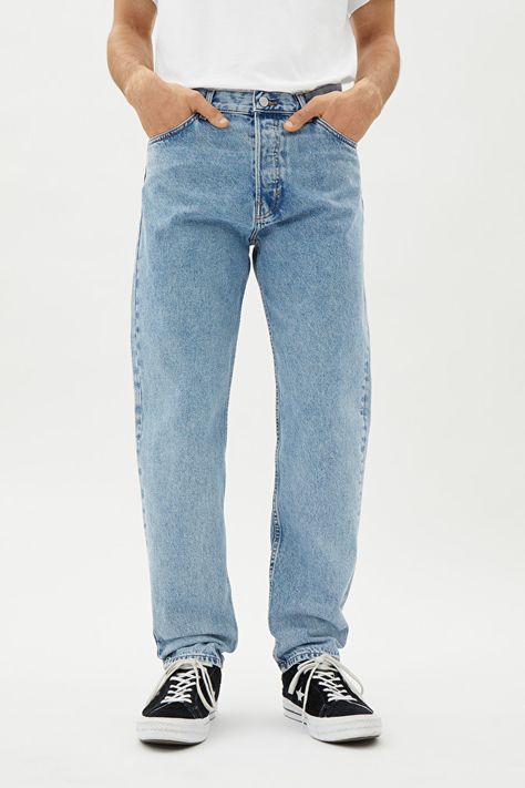 Barrel Relaxed Tapered Jeans - Pen Blue - Weekday FR Swedish Street Style, Slouchy Style, Bleach Product, Jeans Collection, Retail Experience, How To Clean Iron, Youth Culture, Tapered Jeans, Jeans Online