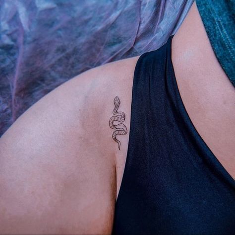 Hip Tattoos Women, Petite Tattoos, Dope Tattoos For Women, Stylist Tattoos, Cute Tattoos For Women, Classy Tattoos, Discreet Tattoos, Dainty Tattoos, Subtle Tattoos