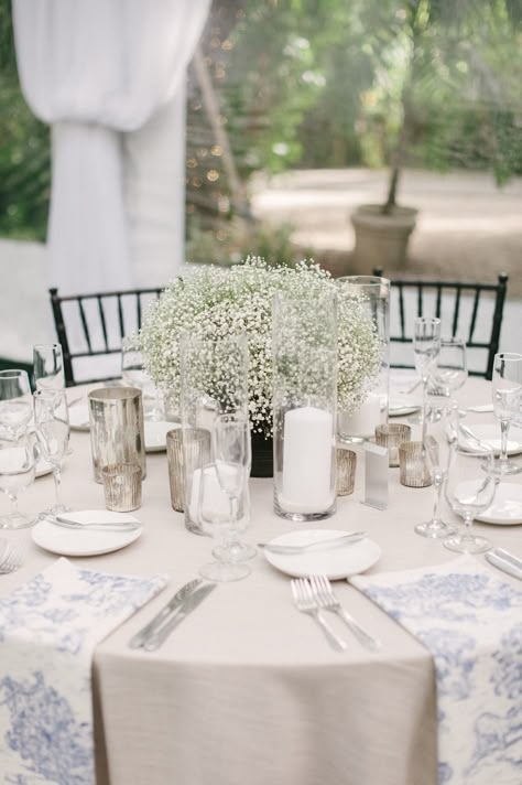 White And Greenery Wedding Centerpieces Simple, Wedding Decor Head Table Backdrops, Cheapest Centerpieces Wedding, Gypsophelia Centre Piece, Babys Breath Centre Piece, Diy Babybreath Centerpiece, Upscale Garden Wedding, Baby's Breath Wedding Table, Baby Breaths Center Piece